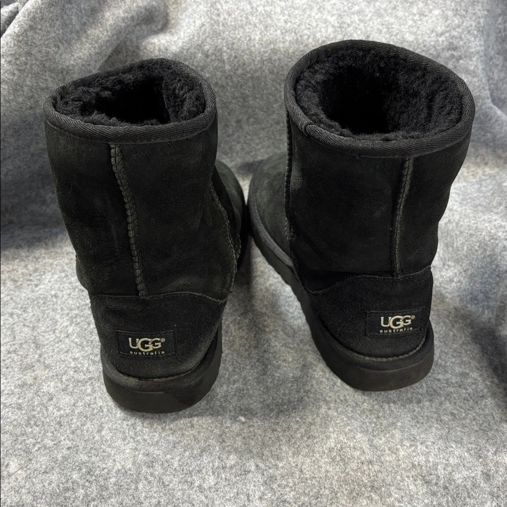 UGG Classic Black fur lined grippy slide into winter Boots size 6